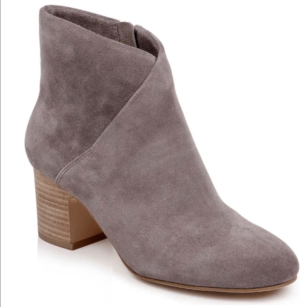 New in Box beautiful soft and comfortable Splendid Hespera bootie in size 6